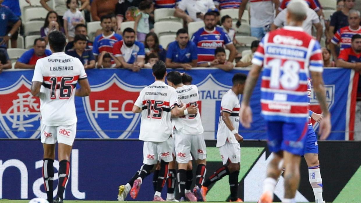 Com um a mais, Fortaleza perde para o São Paulo no Castelão e afunda no Z4 da Série A