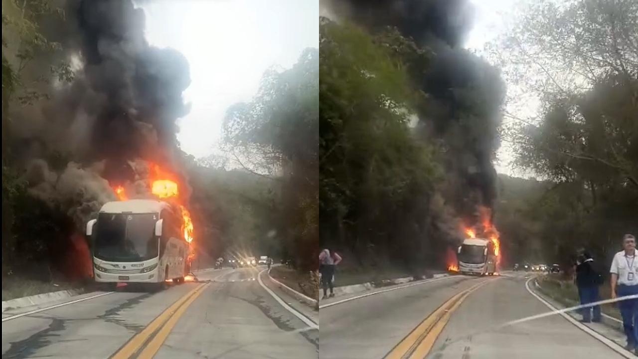 Ônibus pega fogo na CE-292 e chamas atingem Chapada do Araripe