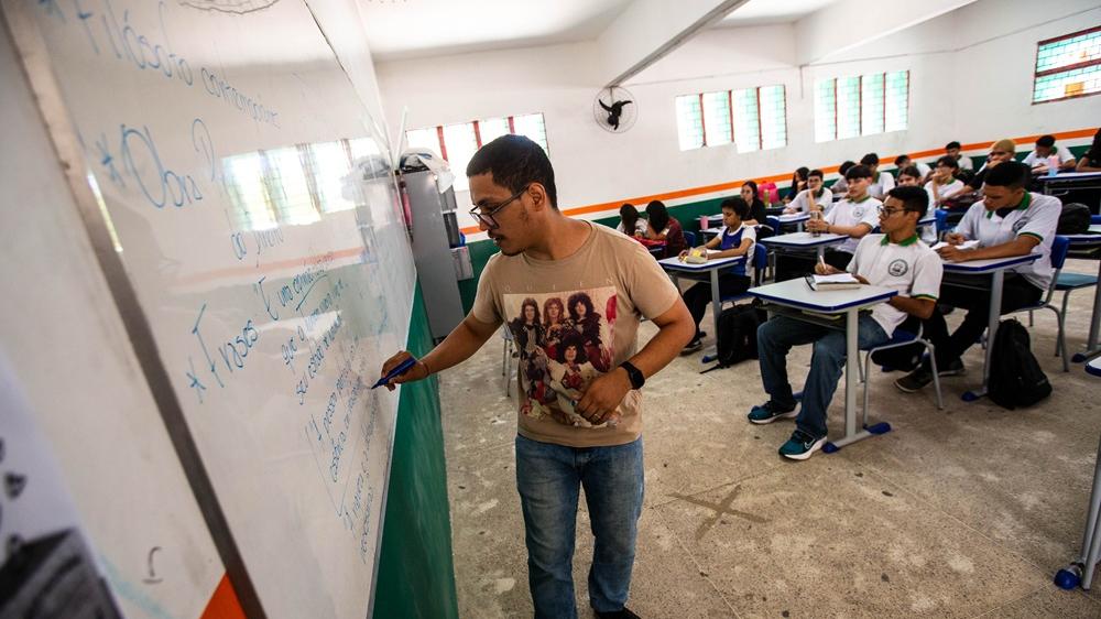 EDUCAÇÃO – Lula reajusta piso dos professores em 5,4% em 2026 por medida provisória; entenda