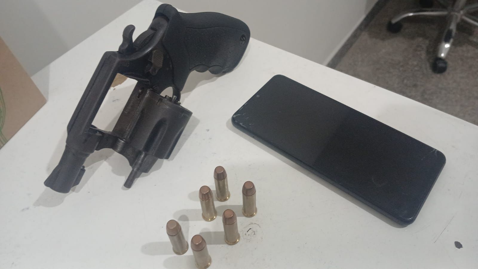 POLÍCIA – PMCE captura quarto suspeitos por tráfico de drogas e posse ilegal de arma de fogo, em Itatira