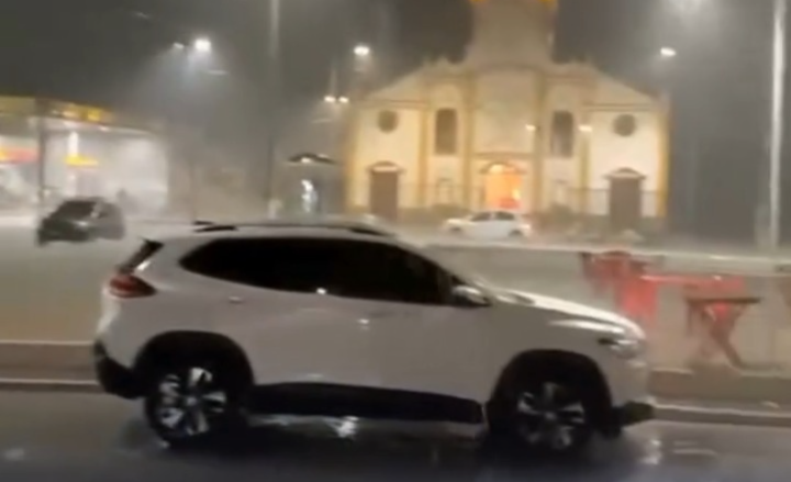 CHUVAS – Chuva, ventos fortes e trovoadas animam os itatirenses na noite de Segunda (26)