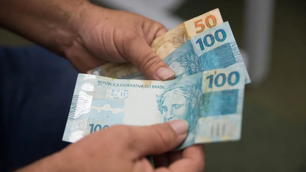 ECONOMIA – Novas regras do abono salarial deixam 8,2 mil trabalhadores sem benefício no Ceará; veja o que muda