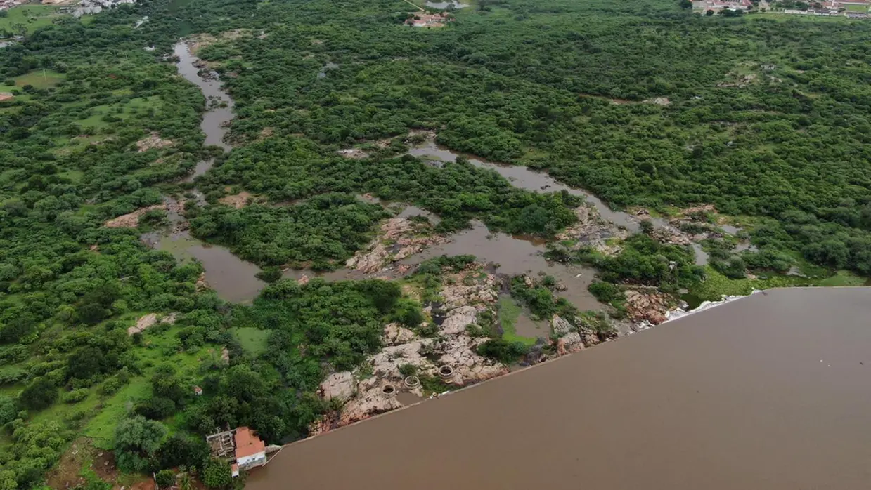 CHUVAS – Dois açudes sangram no Sertão do Ceará; veja quais