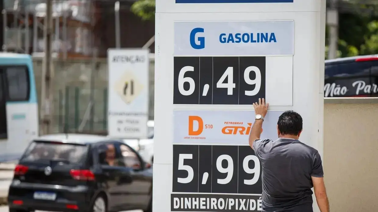 IRREGULAR – Cinco distribuidoras são autuadas por aumento indevido de combustíveis em Fortaleza