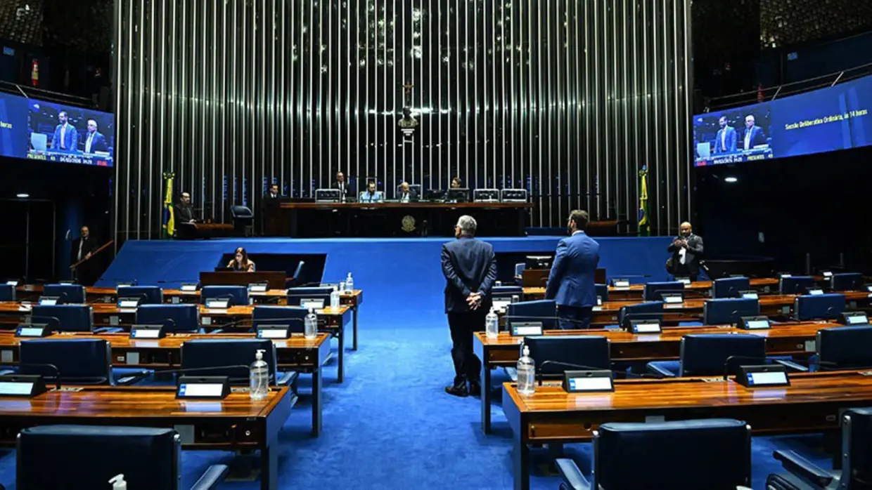 POLÍTICA – Senado aprova aumento do tempo da licença-paternidade