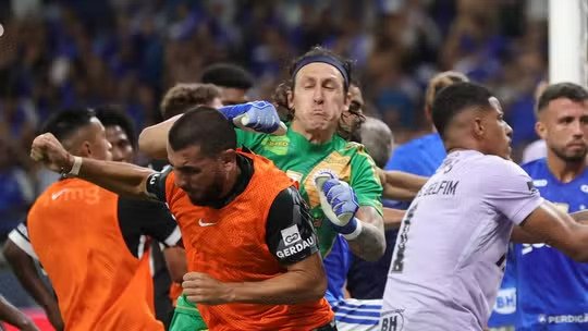 FUTEBOL – Briga generalizada: Cruzeiro e Atlético-MG fazem acordo com a Procuradoria; veja punições