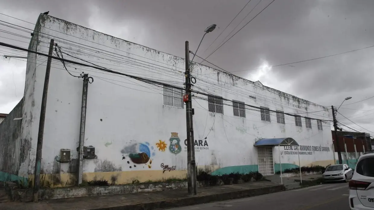 EDUCAÇÃO – Alunos que praticaram bullying e obrigaram colega a comer bolo em Fortaleza são transferidos