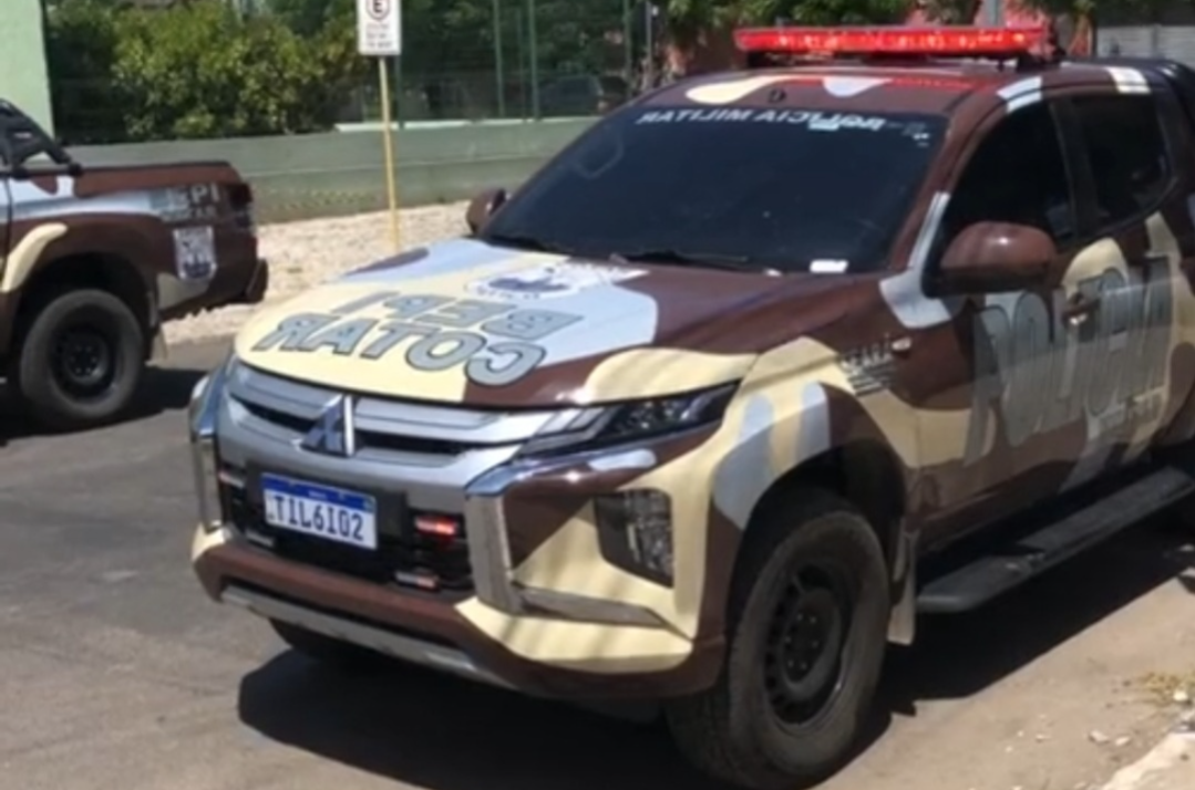 POLÍCIA – Três pessoas são detidas com drogas e arama de fogo no bairro Sambra em Boa Viagem-CE
