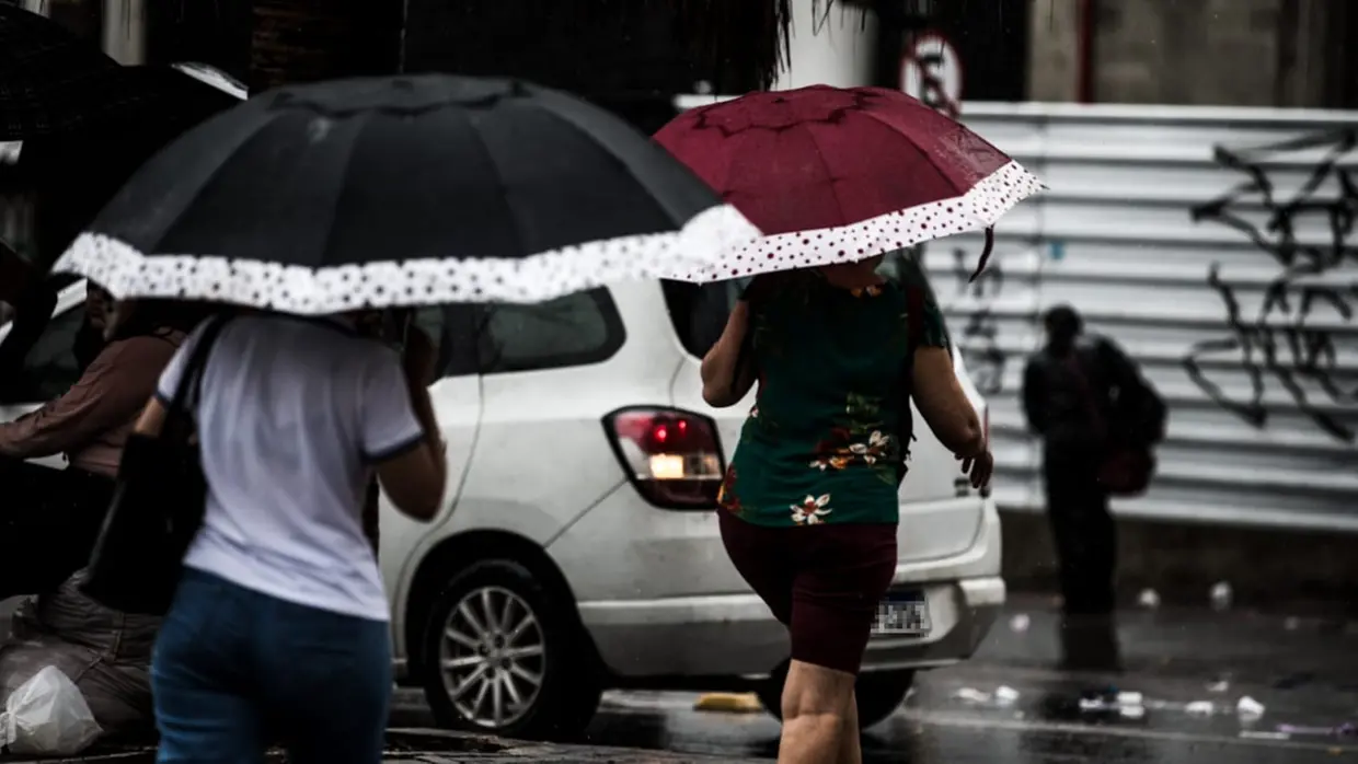 CHUVAS – 171 cidades do CE recebem aviso de chuvas intensas até esta quinta (16); veja locais