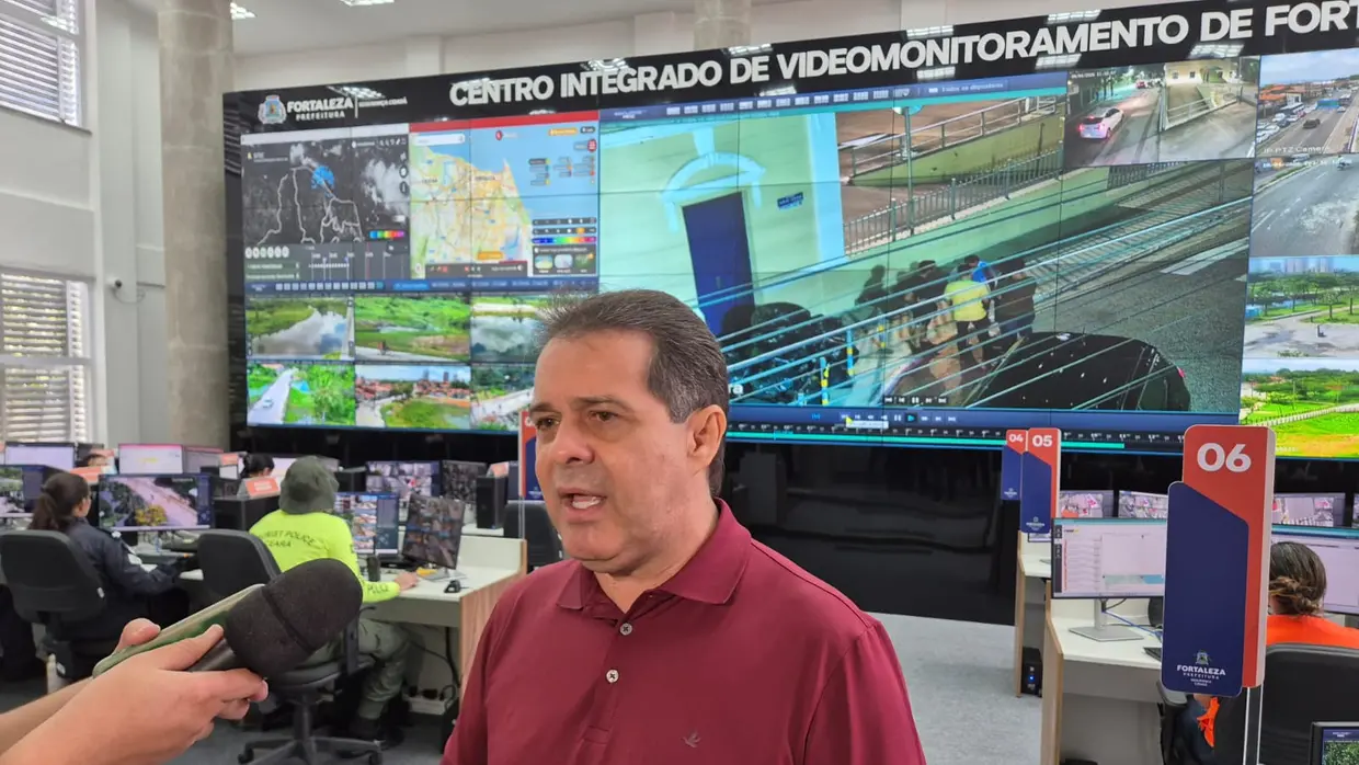POLÍTICA – Evandro diz que André Fernandes faz ‘desserviço’ a Fortaleza jogando lixo na rua: ‘vive de lacração’