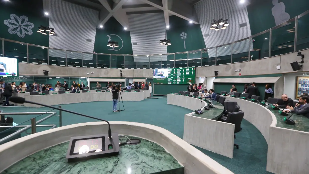 ELEIÇÕES – Partidos confirmam indicação de líderes na Alece após atraso por conta da janela eleitoral