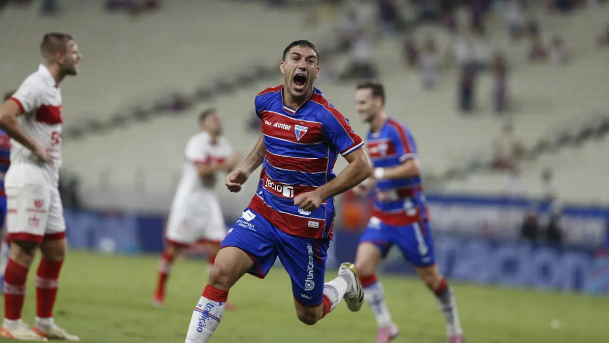 FUTEBOL – Fortaleza vence CRB de virada no Castelão e abre vantagem na Copa do Brasil