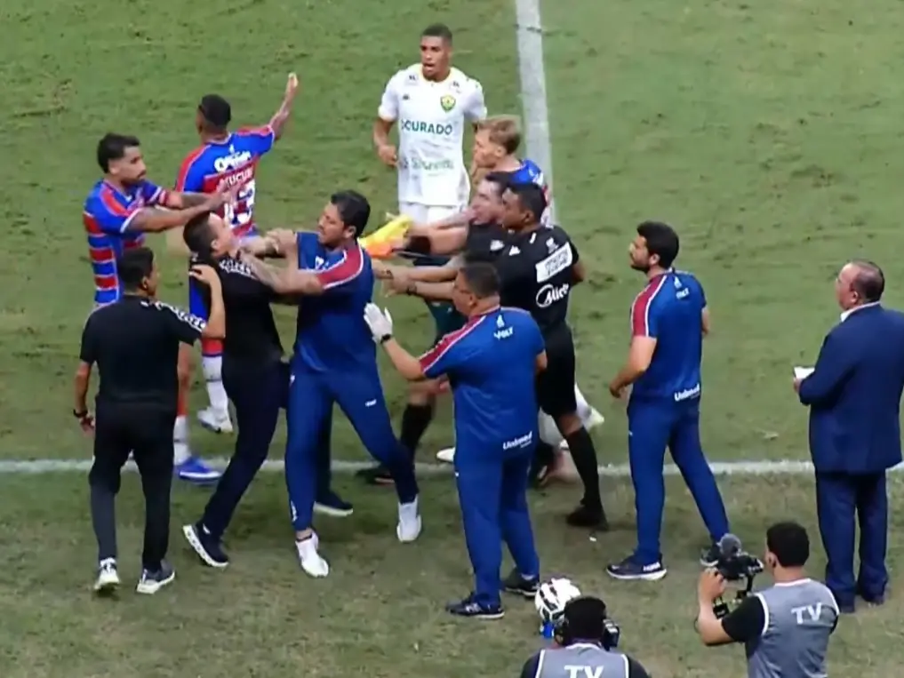FUTEBOL – Técnicos de Fortaleza e Cuiabá brigam em campo durante jogo da Série B; veja vídeo