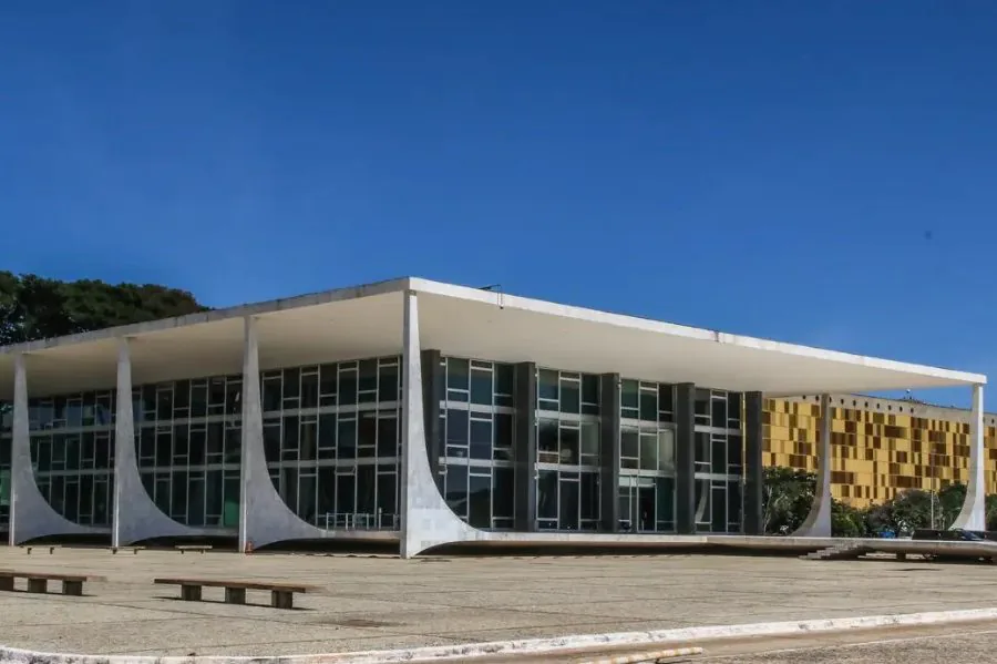 EDUCAÇÃO – STF garante piso nacional a professores temporários e impõe limite para cessões na rede pública