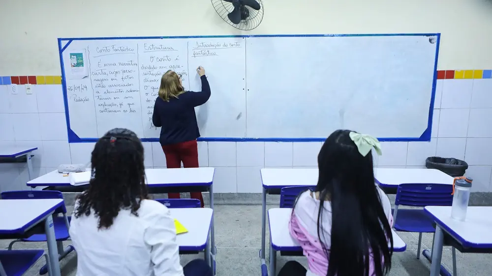 EDUCAÇÃO – Precatórios no Ceará: 11 mil professores sem vínculo recebem a 5ª parcela