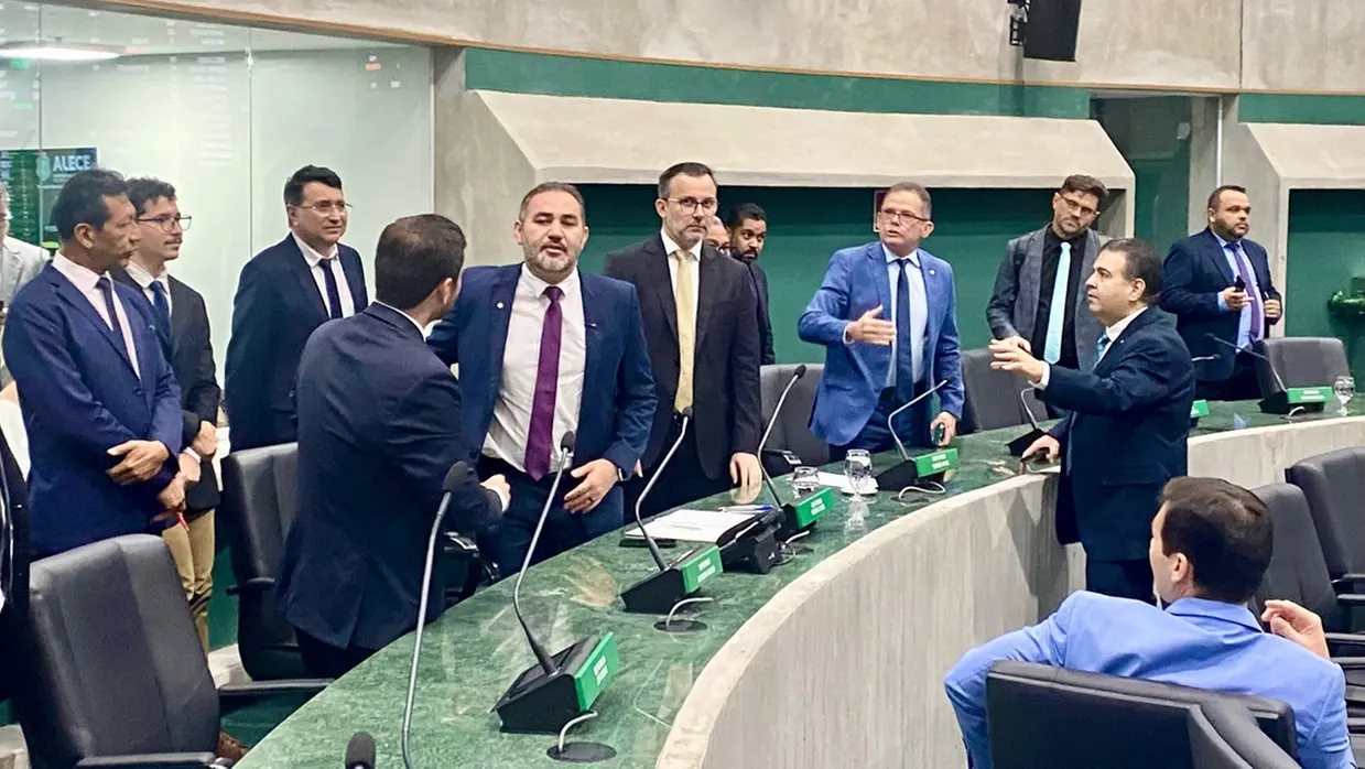 POLÍTICA – Bate-boca entre deputados sobre Maracanaú suspende a sessão da Alece temporariamente