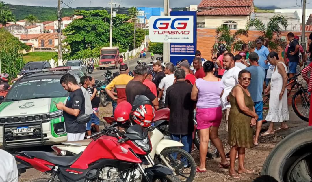 URGENTE: JOVEM É EXECUTADO A TIROS NA MANHÃ DESTA TERÇA (12) EM PEDRA BRANCA-CE