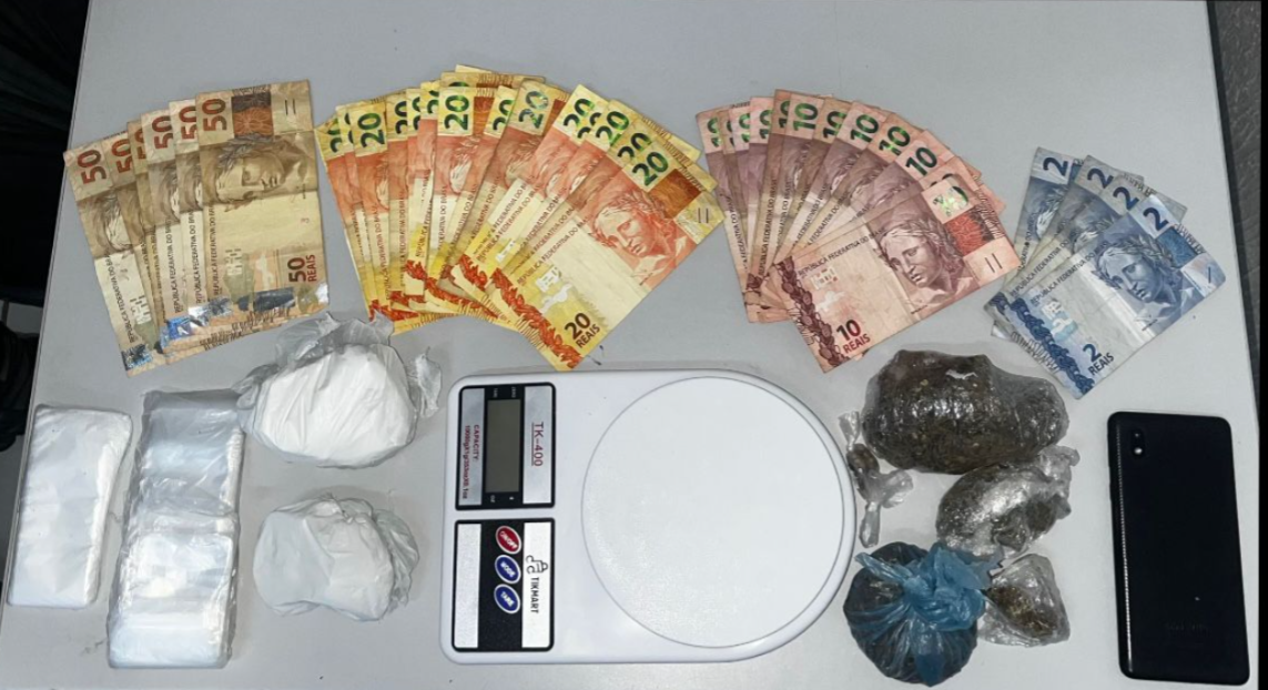 REGIONAL – Suspeito foge da polícia e abandona mochila com drogas e balança de precisão em Pedra Branca