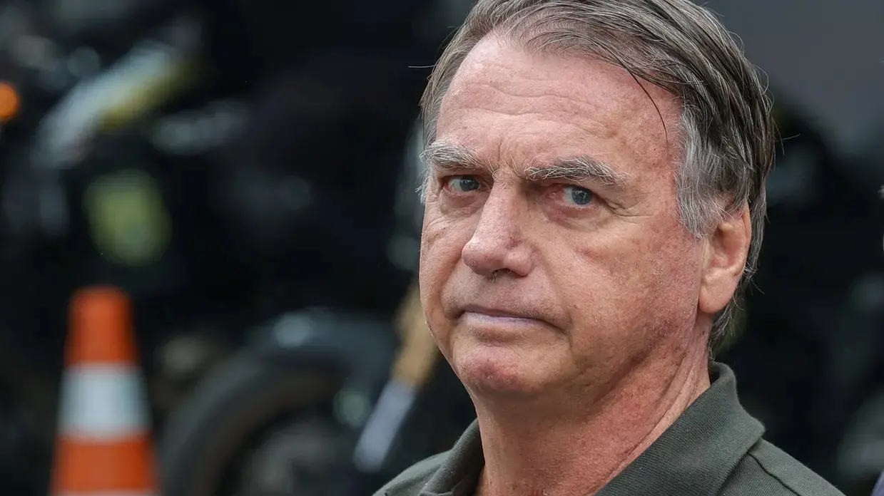 POLÍTICA – Cirurgia no ombro de Bolsonaro é concluída sem intercorrências, diz boletim médico