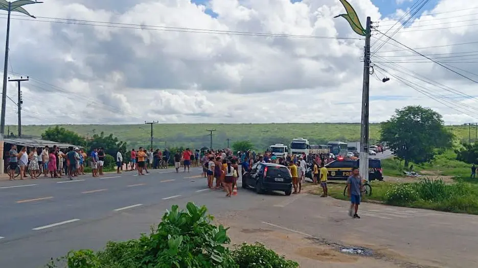 BR-020 – Manifestação interdita via e pede redutores de velocidade em trecho da BR-020 no Ceará