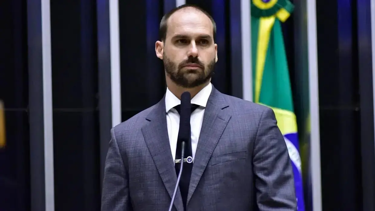 POLÍTICA – Eduardo Bolsonaro é condenado pelo STF a quatro anos e dois meses de prisão
