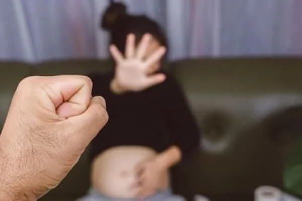POLÍCIA – Gestante é agredida pelo companheiro em Boa Viagem e suspeito é preso em flagrante