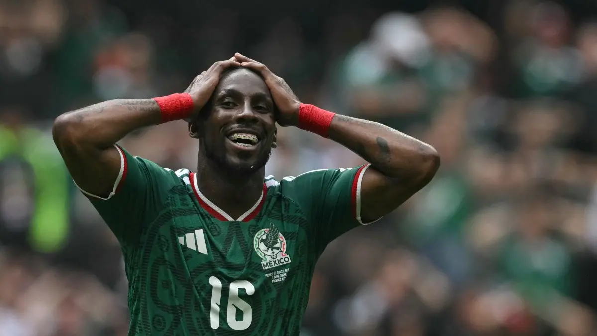 FUTEBOL – Em jogo com três vermelhos, México vence África do Sul na abertura da Copa do Mundo