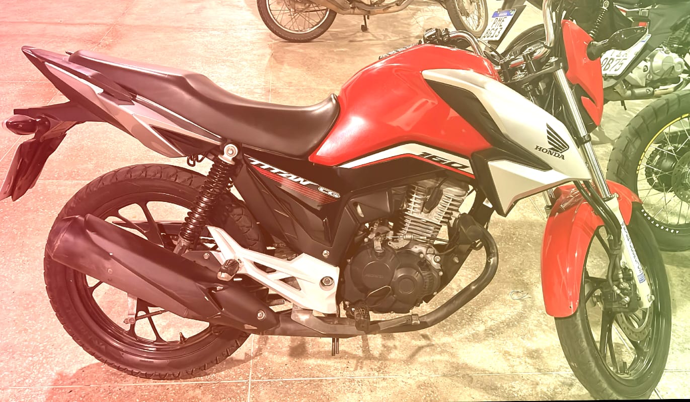 POLÍCIA – Dupla é detida com pistola calibre .40, munições e motocicleta com queixa de roubo em Boa Viagem