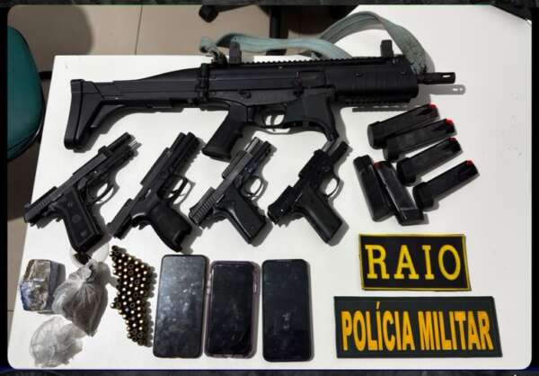 POLÍCIA – PMCE apreende cinco armas de fogo, munições, drogas e veículos em Senador Pompeu; três suspeitos são presos