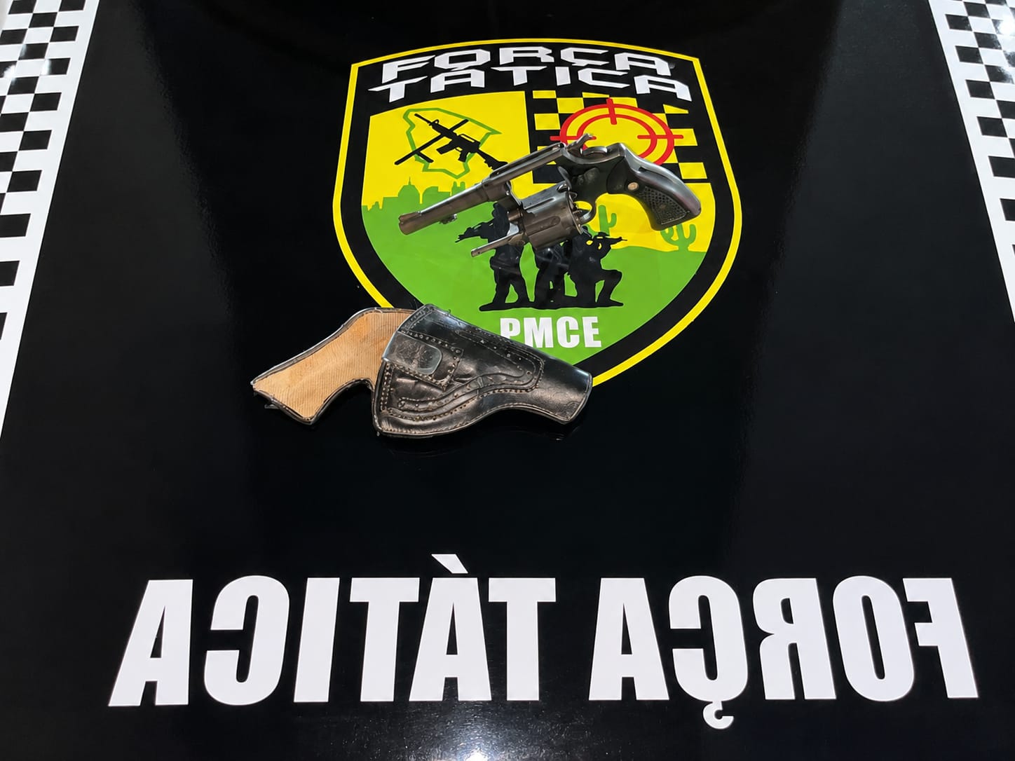 Homem de 21 anos é conduzido à delegacia por posse ilegal de arma de fogo em Boa Viagem