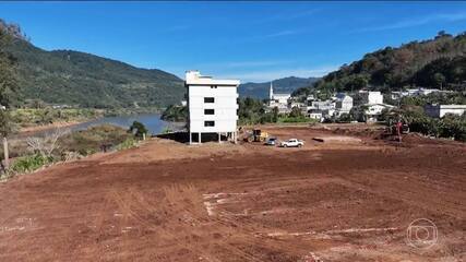 PAÍS – Depois de perder 80% da cidade para a enchente, munícipio no RS proibiu a reconstrução de casas
