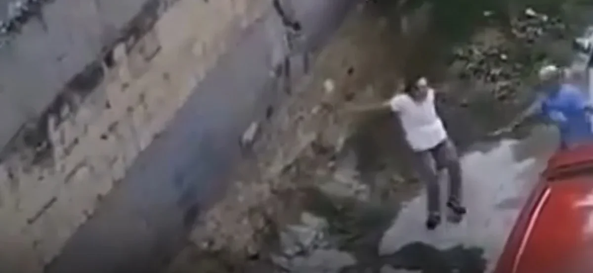 MUNDO – Homem salva esposa segundos antes de muro desabar durante terremoto na Venezuela
