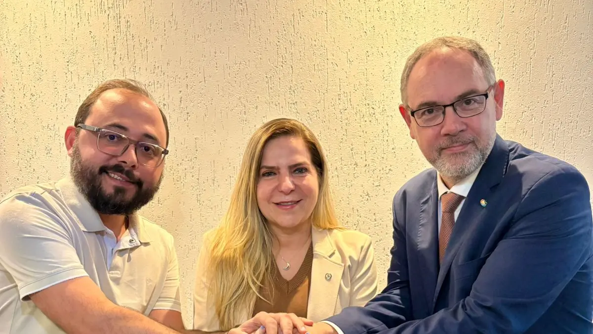 ELEIÇÕES 2026 – Luizianne comunica à federação Psol-Rede que aceita ser candidata ao Senado, anuncia Alexandre Uchoa
