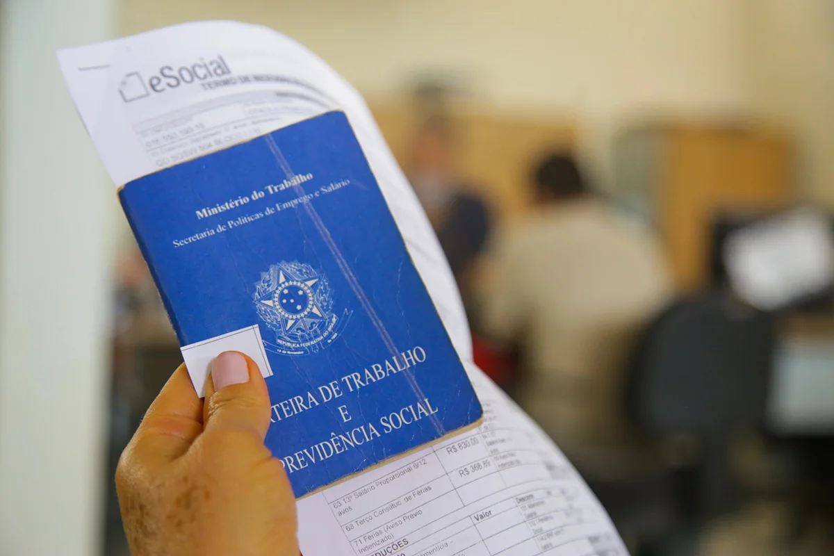 NEGÓCIOS – Governo muda regras de trabalho do comércio em feriado. Veja como fica