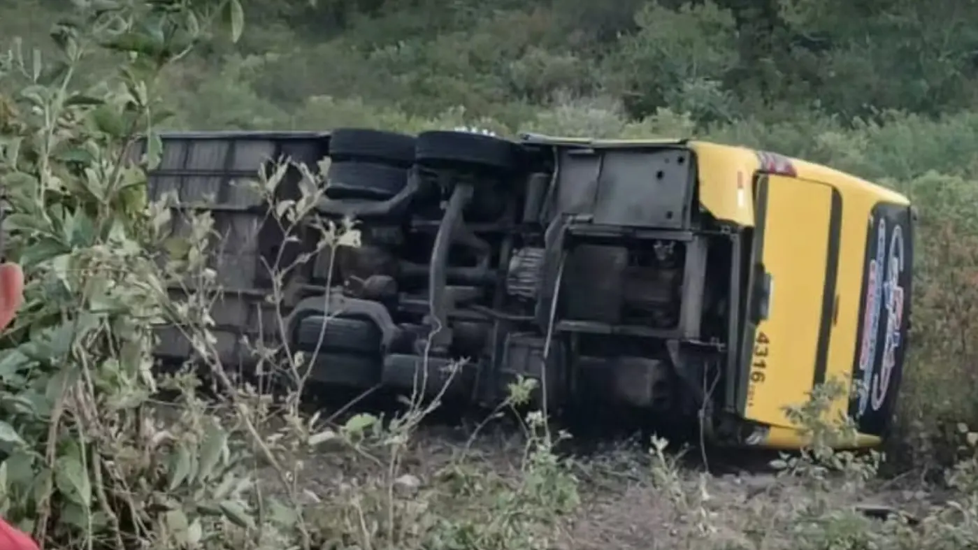 ACIDENTE – Acidente com ônibus de romeiros em Canindé deixa pelo menos 2 mortos e vários feridos