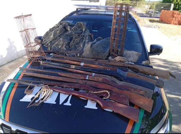BPMA APREENDE 10 ARMAS DE FOGO ARTESANAIS E MATERIAIS DE CAÇA DURANTE OPERAÇÃO EM TAMBORIL