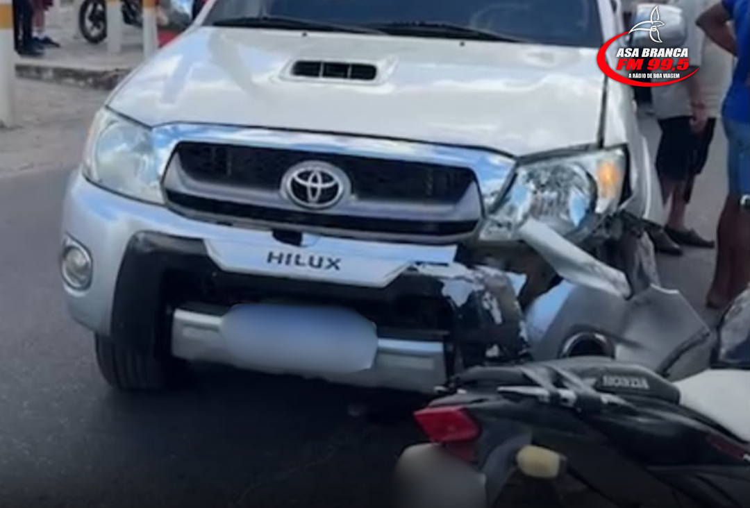 BOA VIAGEM – Colisão entre carro e motocicleta deixa motociclista ferido em cruzamento da Beira Rio, em Boa Viagem