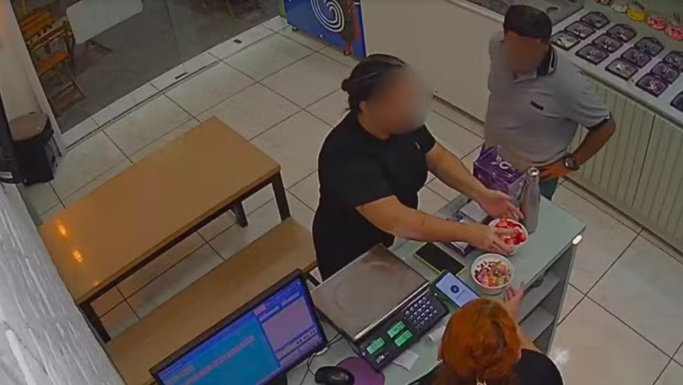 POLÍCIA – Motorista de app faz compras com cartões que passageira havia esquecido em veículo
