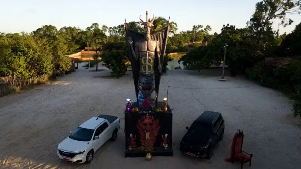 CEARÁ – Estátua de 11 metros em homenagem ao Diabo é construída no Ceará