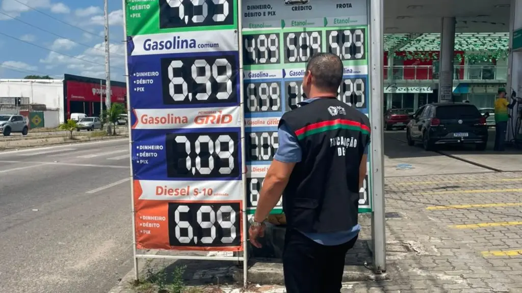 NEGÓCIOS – Decon notifica 64 postos de combustível e cobra explicações por aumento de preços em Fortaleza