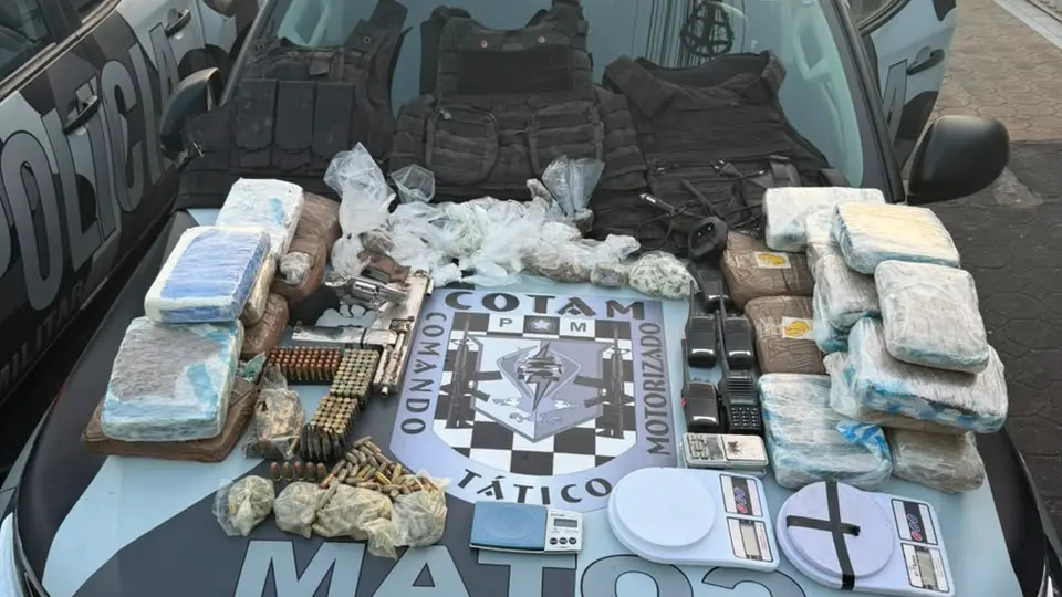 REGIONAL – Polícia encontra munição de fuzil e coletes de empresa de segurança em residência de Fortaleza
