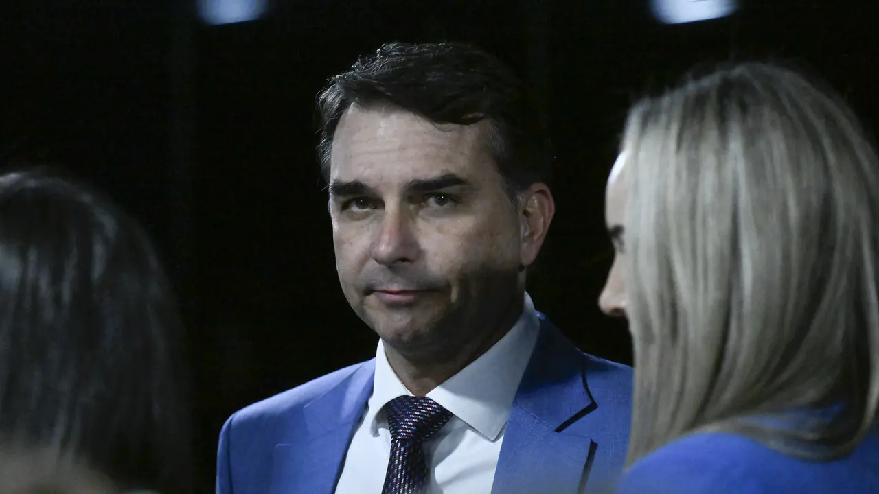 POLÍTICA – Flávio Bolsonaro aparece filiado ao Missão e não consegue registrar candidatura pelo PL