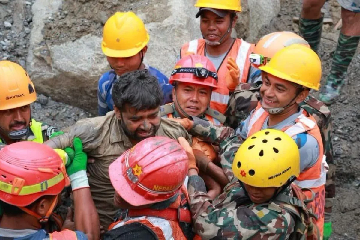 MUNDO – Resgate em túnel do Nepal reacende esperança de sobreviventes
