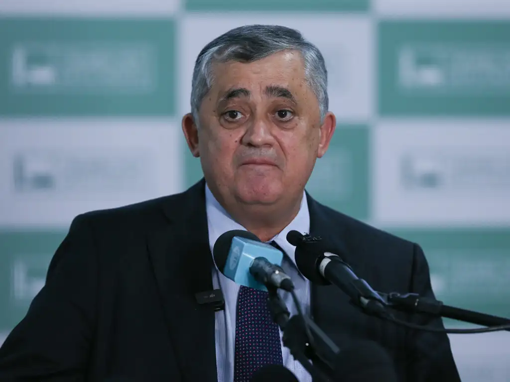 BRASIL – José Guimarães diz que fim da escala 6×1 é prioridade do governo nesta semana