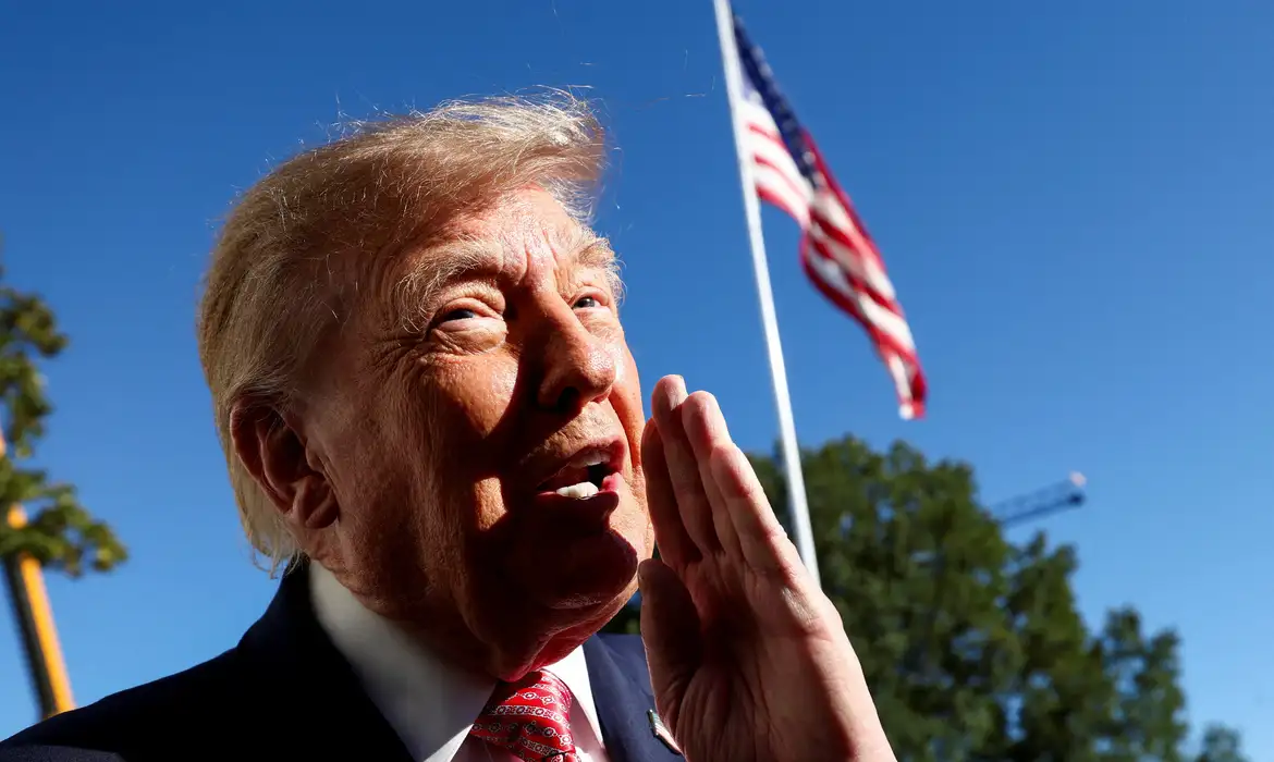 POLÍTICA – Trump aprova ida de Flávio aos EUA e diz que senador estava na Argentina
