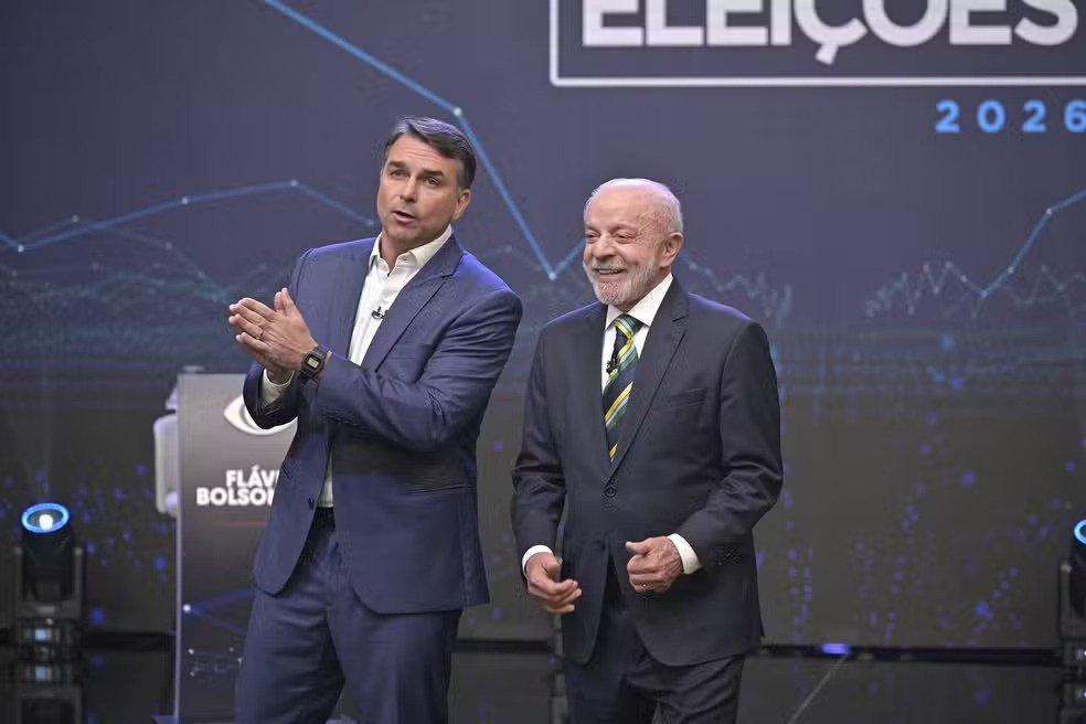 ELEIÇÕES – No 1º debate, Lula e Flávio Bolsonaro trocam acusações e provocações