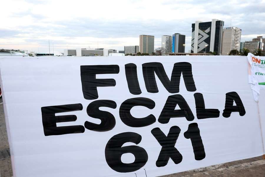 PAÍS – A poucas horas da votação, Governo reúne 54 assinaturas para tentar aprovar fim da escala 6X1 em dois turnos no mesmo dia
