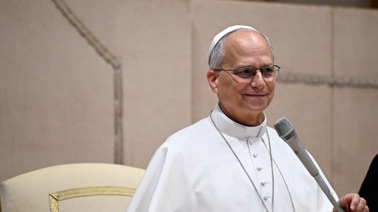 MUNDO – Católicos voltam os olhos ao Vaticano: papa Leão XIV é internado para retirar nódulo no pulmão