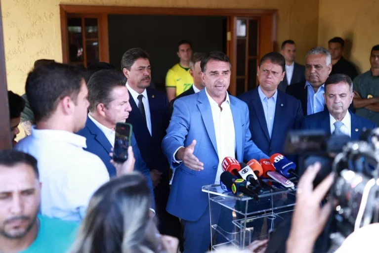 BRASIL – Aliados de Flávio Bolsonaro no Senado trabalham para adiar votação da PEC que reduz jornada de trabalho